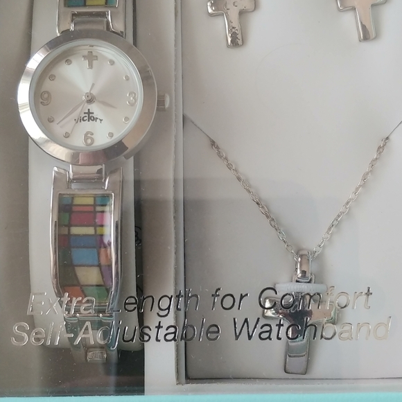 Silver Cross Pendant Necklace Minimalist Design - Picture 4 of 5